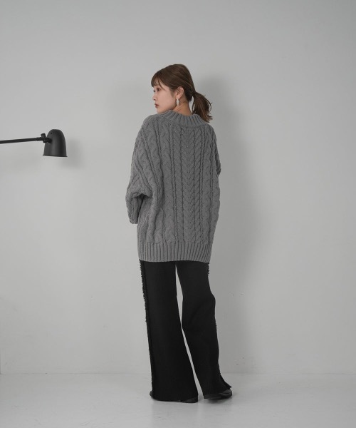 Amiur(エミレ)の「v neck cable knit(ニット/セーター・レディース・グレー/アイボリー・FREE)」の3枚目の写真