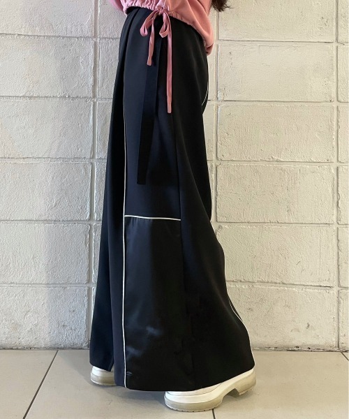 AULA AILA（アウラアイラ）の「AULA AILA（アウラ アイラ）HIGH WAIST VOLUME PANTS（その他パンツ・レディース・ラベンダー/ブラック・1/0）」の4枚目の写真