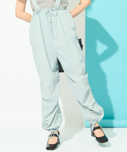 MERLOT(メルロー)の「裾ドロストナイロンカーゴパンツ(カーゴパンツ・レディース・ピンク/ライトブルー/チャコールグレー・FREE)」の2枚目の写真
