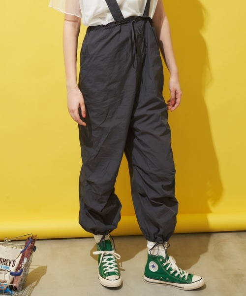 MERLOT(メルロー)の「裾ドロストナイロンカーゴパンツ(カーゴパンツ・レディース・ピンク/ライトブルー/チャコールグレー・FREE)」の4枚目の写真