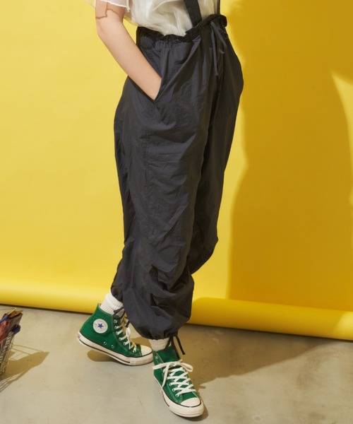 MERLOT(メルロー)の「裾ドロストナイロンカーゴパンツ(カーゴパンツ・レディース・ピンク/ライトブルー/チャコールグレー・FREE)」の9枚目の写真