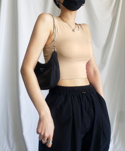 me+em select（ミームセレクト）の「※※【 カップ付き 】カットアウトバッククロスアメスリショートタンクトップ（タンクトップ・レディース・グレー/ブラック/グリーン/ホワイト/ベージュ・FREE）」の4枚目の写真