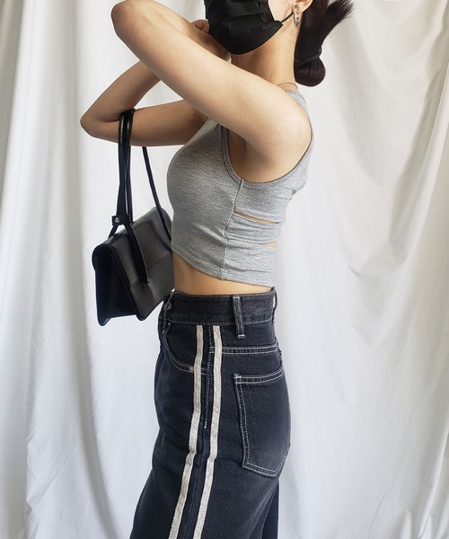 me+em select（ミームセレクト）の「※※【 カップ付き 】カットアウトバッククロスアメスリショートタンクトップ（タンクトップ・レディース・グレー/ブラック/グリーン/ホワイト/ベージュ・FREE）」の20枚目の写真