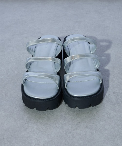 Lui's(ルイス)の「スリーストラップサンダル(サンダル・レディース・シルバー/ブラック・23.5/24.5/24.5cm/23.5cm)」の10枚目の写真
