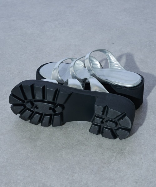 Lui's(ルイス)の「スリーストラップサンダル(サンダル・レディース・シルバー/ブラック・23.5/24.5/24.5cm/23.5cm)」の6枚目の写真