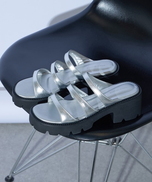 Lui's(ルイス)の「スリーストラップサンダル(サンダル・レディース・シルバー/ブラック・23.5/24.5/24.5cm/23.5cm)」の13枚目の写真