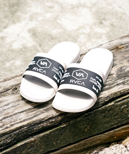 RVCA(ルーカ)の「RVCA メンズ CHANMAIL SHOWER SLIDE サンダル【2023年春夏モデル】/ルーカスライドサンダル(サンダル・メンズ・ブラック/オレンジ/ホワイト・8/9/10)」の1枚目の写真