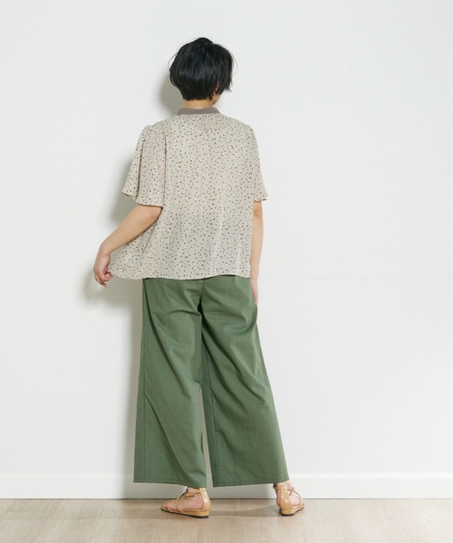 INED CLARO(イネドクラロ)の「バンドカラーブラウス(シャツ/ブラウス・レディース・ベージュ/ネイビー・フリー)」の8枚目の写真