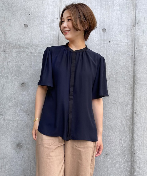 INED CLARO(イネドクラロ)の「バンドカラーブラウス(シャツ/ブラウス・レディース・ベージュ/ネイビー・フリー)」の16枚目の写真