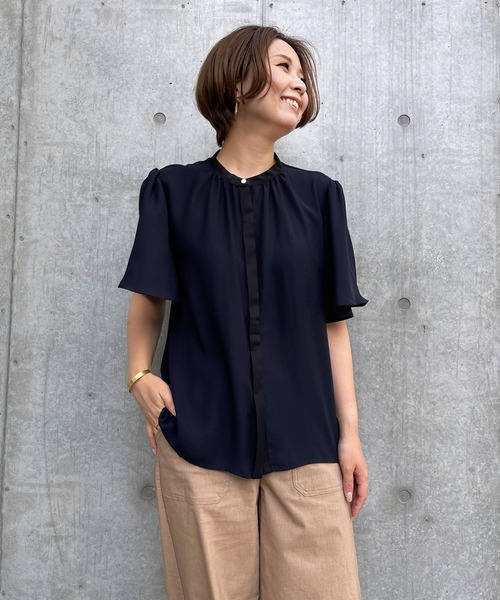 INED CLARO(イネドクラロ)の「バンドカラーブラウス(シャツ/ブラウス・レディース・ベージュ/ネイビー・フリー)」の15枚目の写真