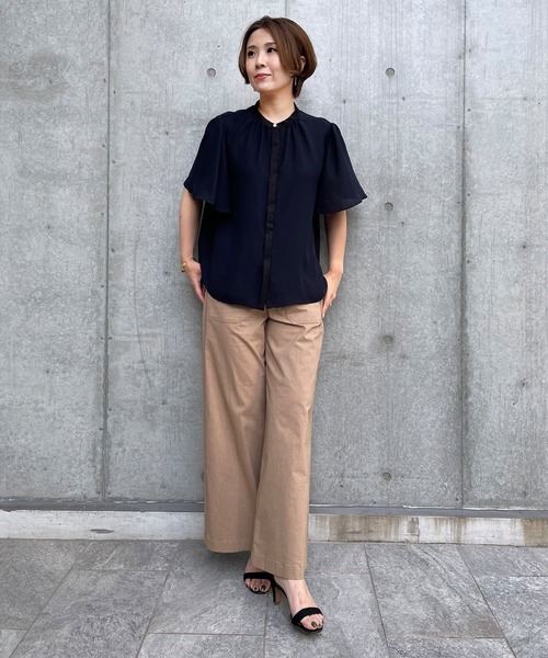 INED CLARO(イネドクラロ)の「バンドカラーブラウス(シャツ/ブラウス・レディース・ベージュ/ネイビー・フリー)」の14枚目の写真