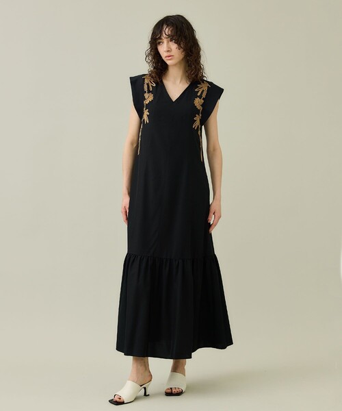 LOKITHO（ロキト）の「【LOKITHO/ロキト】コードエンブロイダリードレス（ワンピース・レディース・ブラック/ゴールド・1/2）」の4枚目の写真
