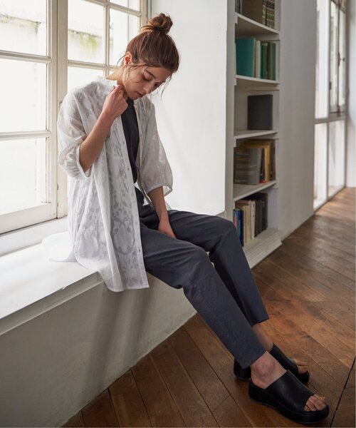 LBC(エルビーシー)の「リネン混ストレッチテーパードパンツ(その他パンツ・レディース・チャコールグレー/オフホワイト/イエロー/ブルー・S/M/L)」の20枚目の写真