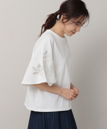 フラワー刺繍Tシャツ