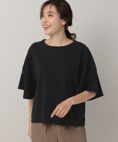Elura（エルーラ）の「フラワー刺繍Ｔシャツ（Tシャツ/カットソー・レディース・ホワイト/ライトベージュ/ブラック・LARGE/MEDIUM）」の3枚目の写真
