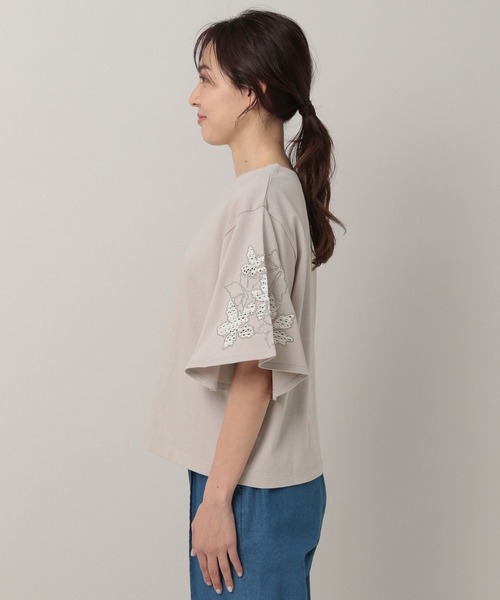 Elura（エルーラ）の「フラワー刺繍Ｔシャツ（Tシャツ/カットソー・レディース・ホワイト/ライトベージュ/ブラック・LARGE/MEDIUM）」の9枚目の写真