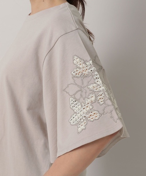 Elura（エルーラ）の「フラワー刺繍Ｔシャツ（Tシャツ/カットソー・レディース・ホワイト/ライトベージュ/ブラック・LARGE/MEDIUM）」の15枚目の写真