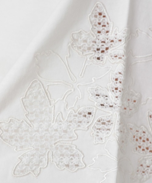 Elura（エルーラ）の「フラワー刺繍Ｔシャツ（Tシャツ/カットソー・レディース・ホワイト/ライトベージュ/ブラック・LARGE/MEDIUM）」の10枚目の写真