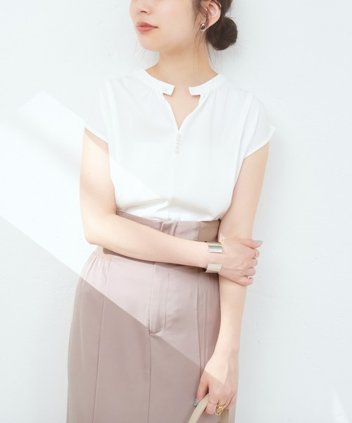 natural couture(ナチュラルクチュール)の「WEB限定アイテム / 2WAYパール付きノースリブラウス(シャツ/ブラウス・レディース・ミント/その他1/ネイビー/ブルー/オフホワイト・FREE)」の2枚目の写真