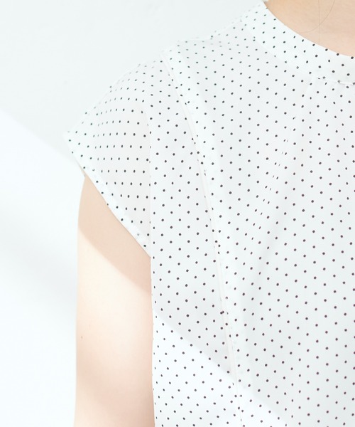natural couture(ナチュラルクチュール)の「WEB限定アイテム / 2WAYパール付きノースリブラウス(シャツ/ブラウス・レディース・ミント/その他1/ネイビー/ブルー/オフホワイト・FREE)」の16枚目の写真