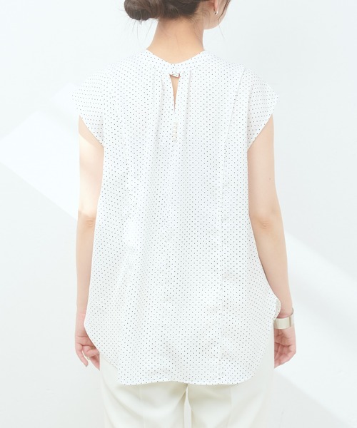 natural couture(ナチュラルクチュール)の「WEB限定アイテム / 2WAYパール付きノースリブラウス(シャツ/ブラウス・レディース・ミント/その他1/ネイビー/ブルー/オフホワイト・FREE)」の8枚目の写真