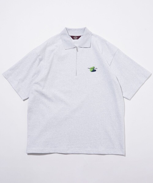 TOWNCRAFT（タウンクラフト）の「Towncraft PREP/タウンクラフトプレップ カクテル ハーフジップ 半袖Tシャツ 刺繍カットソー/Cocktail half zip SS Tee（Tシャツ/カットソー・メンズ・ホワイト/チャコールグレー/グレー/ブラック・LARGE/SMALL/MEDIUM）」の4枚目の写真