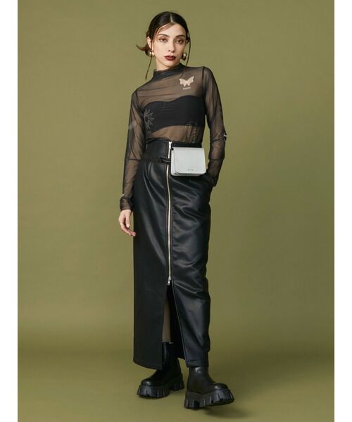 EVRIS（エヴリス）の「タトゥーデザインシアータートルトップス（Tシャツ/カットソー・レディース・ブラック/ベージュ・FREE）」の4枚目の写真