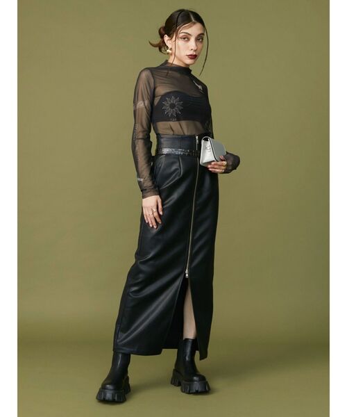 EVRIS（エヴリス）の「タトゥーデザインシアータートルトップス（Tシャツ/カットソー・レディース・ブラック/ベージュ・FREE）」の5枚目の写真