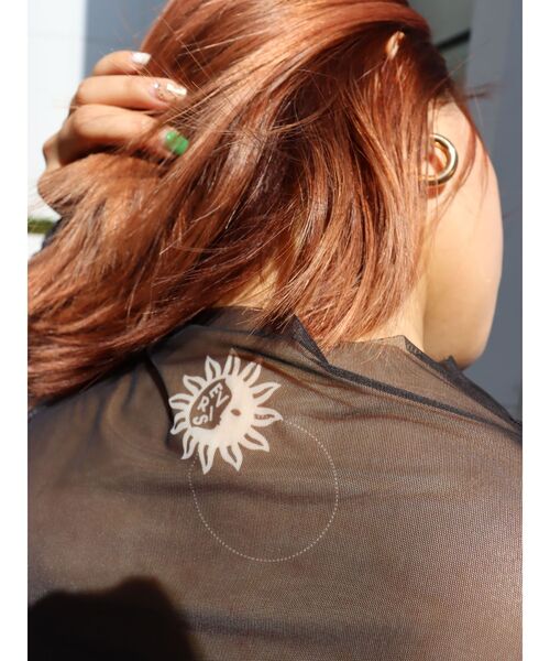 EVRIS（エヴリス）の「タトゥーデザインシアータートルトップス（Tシャツ/カットソー・レディース・ブラック/ベージュ・FREE）」の7枚目の写真