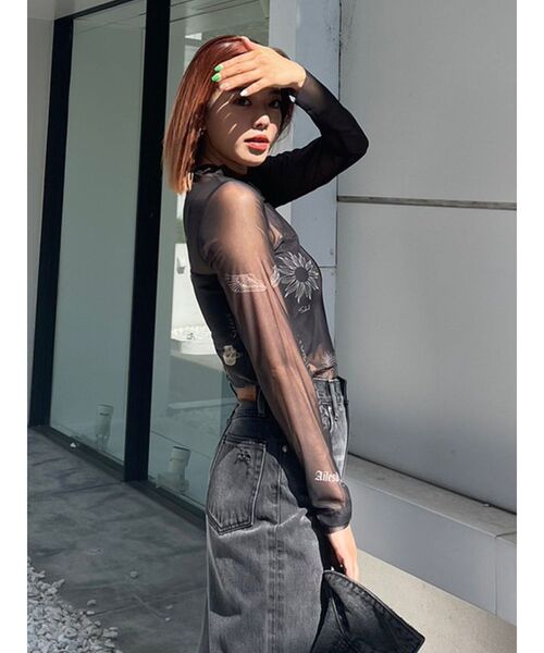 EVRIS（エヴリス）の「タトゥーデザインシアータートルトップス（T