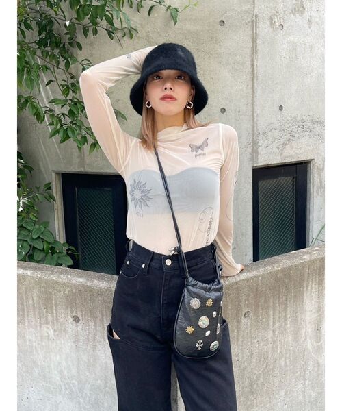 EVRIS（エヴリス）の「タトゥーデザインシアータートルトップス（Tシャツ/カットソー・レディース・ブラック/ベージュ・FREE）」の22枚目の写真