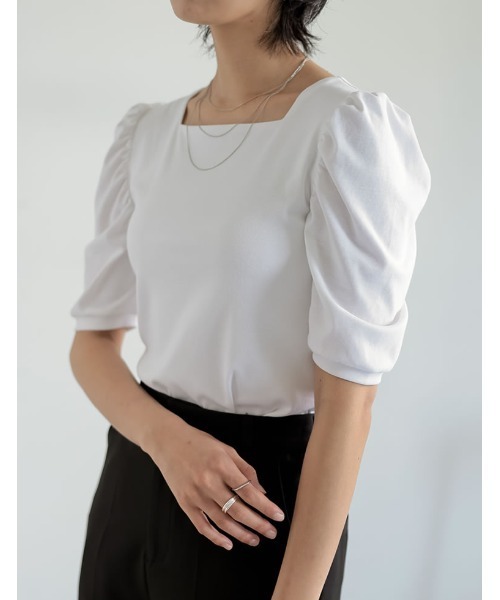 スムースカットソースクエアネックギャザースリーブトップス