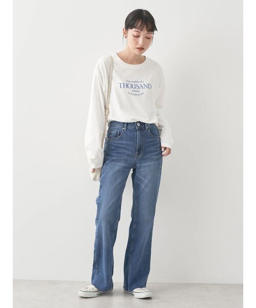 earth music&ecology（アースミュージックアンドエコロジー）の「セルフカットセミフレアデニムパンツ（デニムパンツ・レディース・ライトインディゴブルー/ブルー系その他・L/S/M）」の22枚目の写真