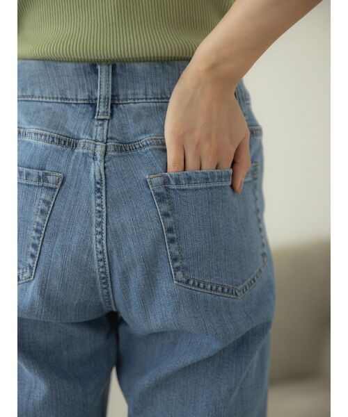 earth music&ecology（アースミュージックアンドエコロジー）の「セルフカットセミフレアデニムパンツ（デニムパンツ・レディース・ライトインディゴブルー/ブルー系その他・L/S/M）」の18枚目の写真