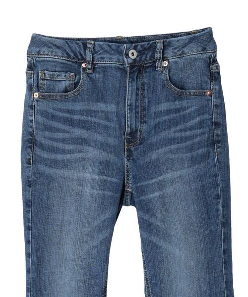 earth music&ecology（アースミュージックアンドエコロジー）の「セルフカットセミフレアデニムパンツ（デニムパンツ・レディース・ライトインディゴブルー/ブルー系その他・L/S/M）」の15枚目の写真