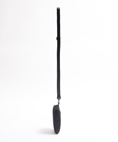 Arnold Palmer（アーノルドパーマー）の「ナイロン ツイル ミニ シェア ショルダーポーチ（ショルダーバッグ・レディース・ブラック/ベージュ/ネイビー・F）」の6枚目の写真