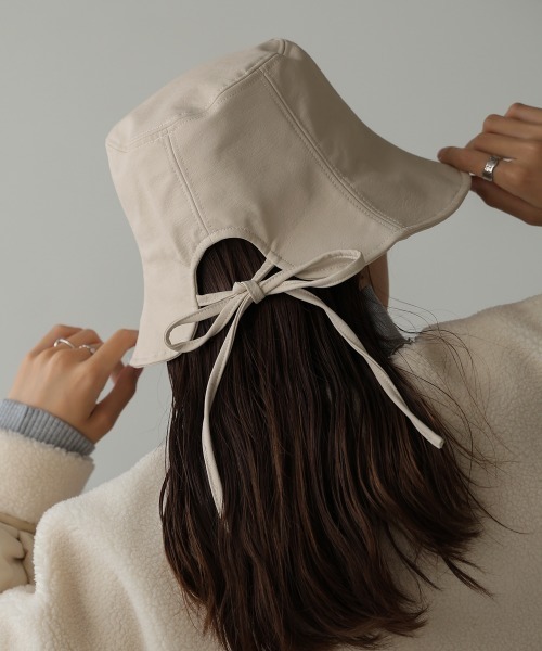 Bab(バブ)の「バックリボンバケットハット(ハット・レディース・グレイッシュベージュ/ホワイト系その他・ONESIZE)」の2枚目の写真