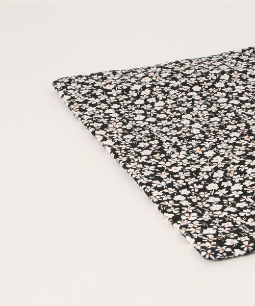 florist（フローリスト）の「【A4収納可】フラワープリントスクエアトートバッグ/エコバッグ/サブバッグ（トートバッグ・レディース・ブラック系1/ホワイト系1/ブラック系2・FREE）」の5枚目の写真