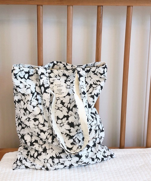 florist（フローリスト）の「【A4収納可】フラワープリントスクエアトートバッグ/エコバッグ/サブバッグ（トートバッグ・レディース・ブラック系1/ホワイト系1/ブラック系2・FREE）」の10枚目の写真