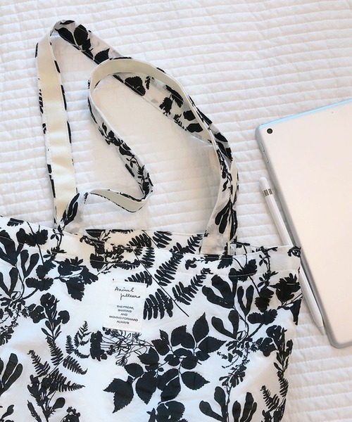 florist（フローリスト）の「【A4収納可】フラワープリントスクエアトートバッグ/エコバッグ/サブバッグ（トートバッグ・レディース・ブラック系1/ホワイト系1/ブラック系2・FREE）」の11枚目の写真