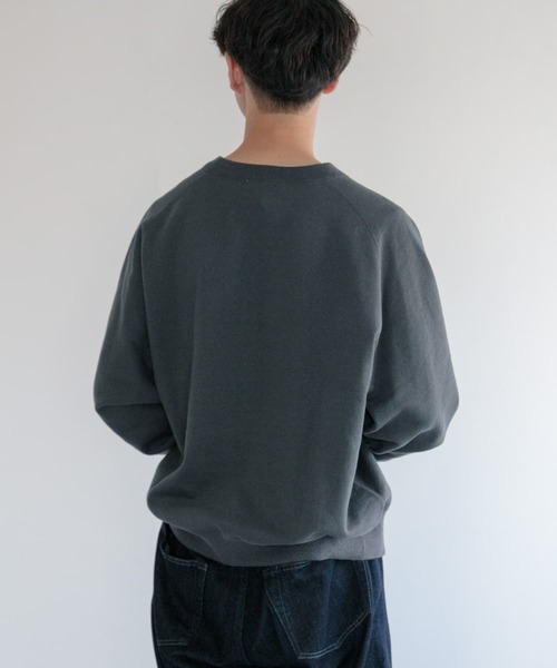 FORK&SPOON（フォークアンドスプーン）の「FORK&SPOON　ラフィー裏毛クルーネックスウェット（スウェット・メンズ・アイボリー/チャコールグレー/ライトグレー・4/5）」の13枚目の写真