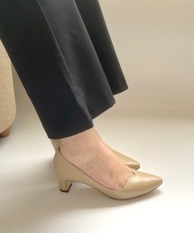 POMFLEUR（ポムフルール）の「POMFLEUR ポムフルール ポインテッドトゥVカットパンプス（5cmヒール）（パンプス）」