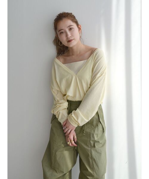 Ungrid（アングリッド）の「ハイツイストＶネックロングスリーブTee（Tシャツ/カットソー・レディース・オフホワイト/ブラック/イエロー・FREE）」の4枚目の写真