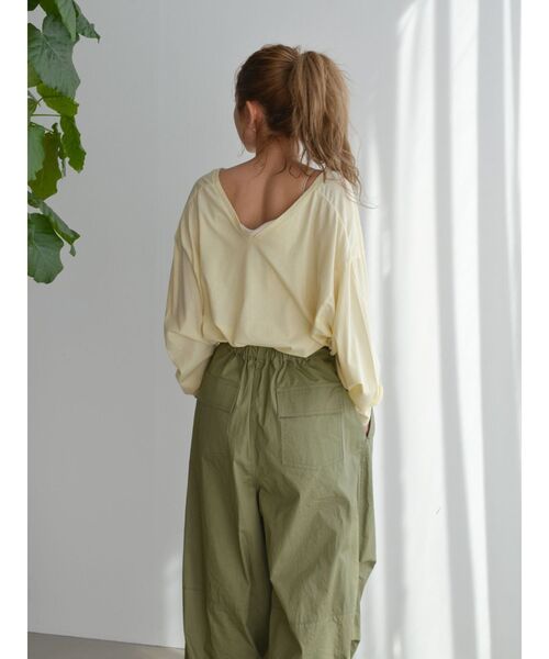 Ungrid（アングリッド）の「ハイツイストＶネックロングスリーブTee（Tシャツ/カットソー・レディース・オフホワイト/ブラック/イエロー・FREE）」の6枚目の写真