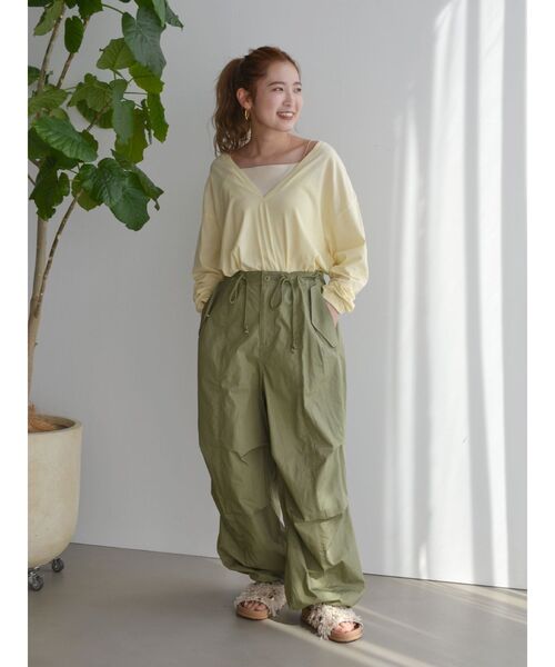 Ungrid（アングリッド）の「ハイツイストＶネックロングスリーブTee（Tシャツ/カットソー・レディース・オフホワイト/ブラック/イエロー・FREE）」の7枚目の写真