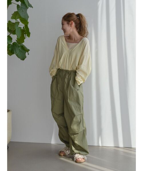 Ungrid（アングリッド）の「ハイツイストＶネックロングスリーブTee（Tシャツ/カットソー・レディース・オフホワイト/ブラック/イエロー・FREE）」の8枚目の写真