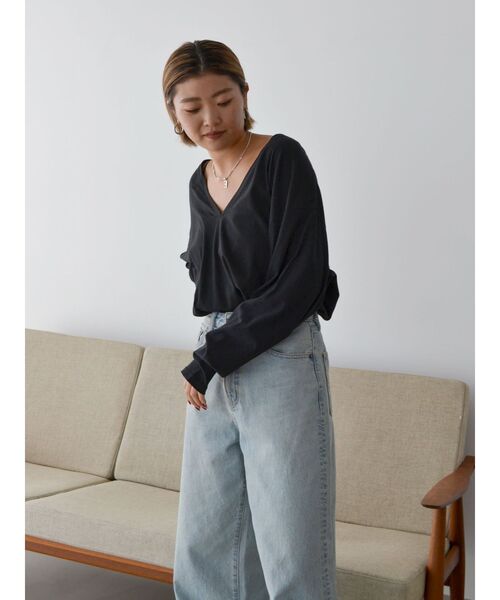 Ungrid（アングリッド）の「ハイツイストＶネックロングスリーブTee（Tシャツ/カットソー・レディース・オフホワイト/ブラック/イエロー・FREE）」の14枚目の写真