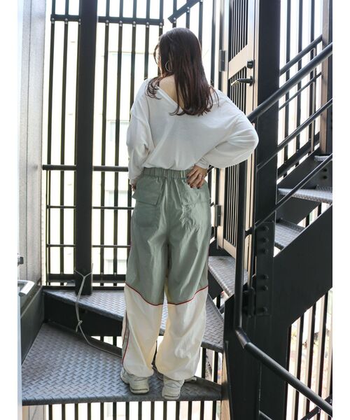 Ungrid（アングリッド）の「ハイツイストＶネックロングスリーブTee（Tシャツ/カットソー・レディース・オフホワイト/ブラック/イエロー・FREE）」の19枚目の写真