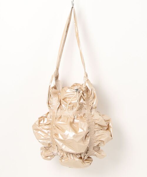 She's Closet(シーズクローゼット)の「メタリックシャーリングショルダーバッグ/肩掛けトートバッグ(ショルダーバッグ・レディース・アイボリー/ゴールド/ブラック/シルバー・FREE)」の1枚目の写真