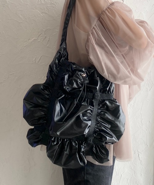 She's Closet(シーズクローゼット)の「メタリックシャーリングショルダーバッグ/肩掛けトートバッグ(ショルダーバッグ・レディース・アイボリー/ゴールド/ブラック/シルバー・FREE)」の3枚目の写真